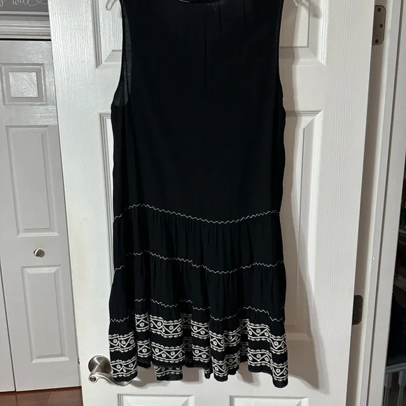 Max Studio Daisy Pattern Sleeveless Tiered Summer Dress - Picture 7 of 14